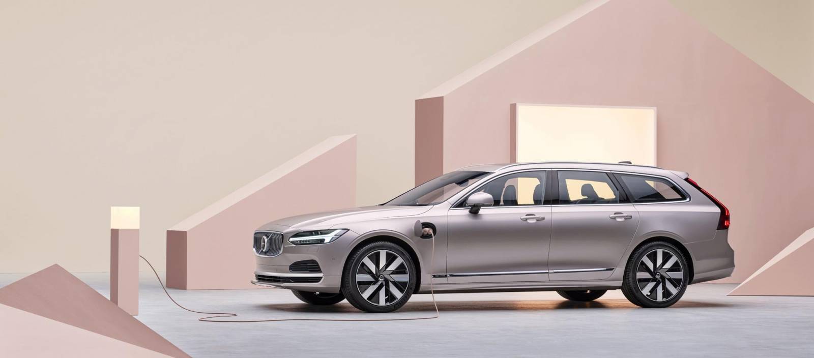 Volvo V90 Recharge plug-in hybrid