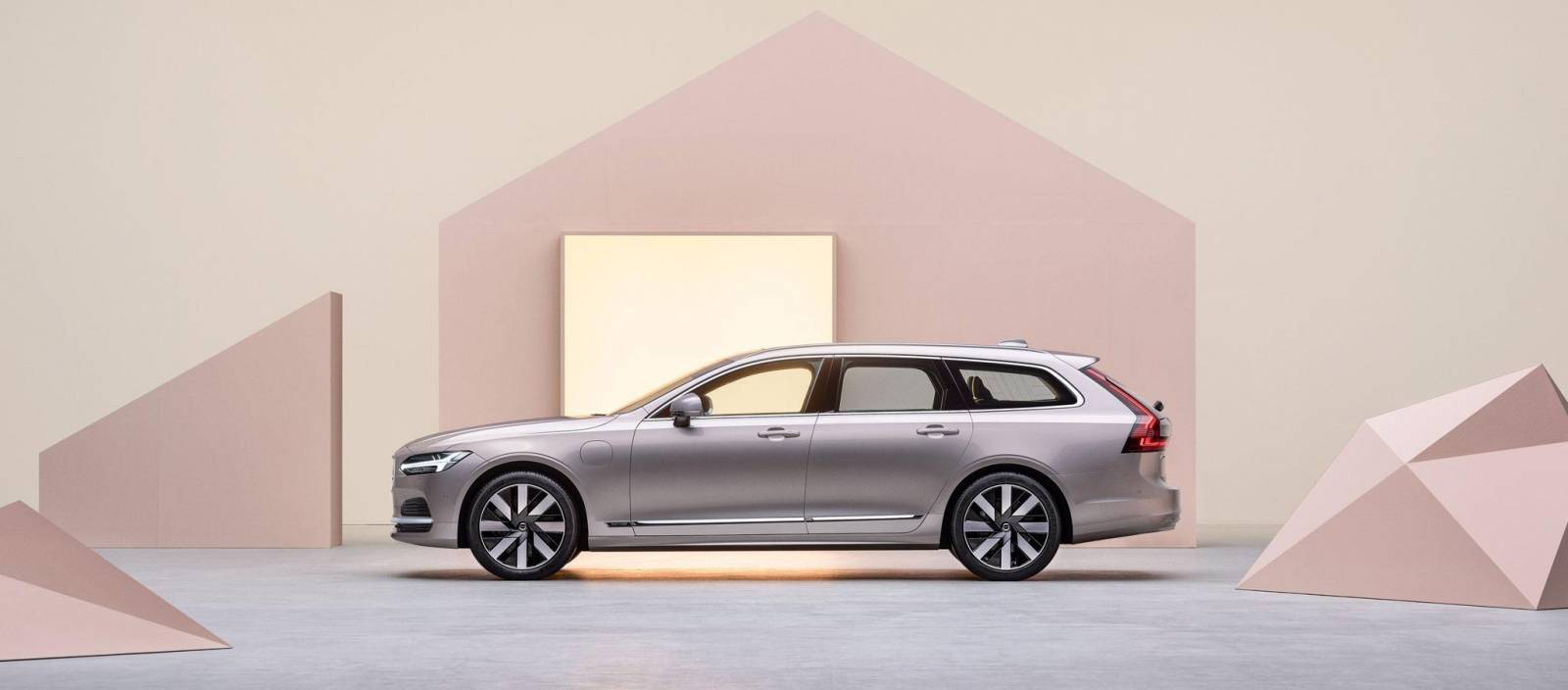 Volvo V90 Recharge plug-in hybrid